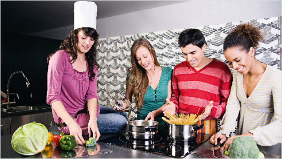 Insieme vogliamo provare questo detergente per lavastoviglie, organizzando cene e pranzi con gli amici e scattando tante foto delle nostre stoviglie prima e dopo il lavaggio con Fairy Platinum! 