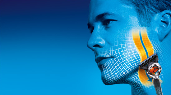 La sua testina flessibile consente al rasoio di raggiungere più facilmente i peli del viso. Per una rasatura precisa e confortevole con meno passate!