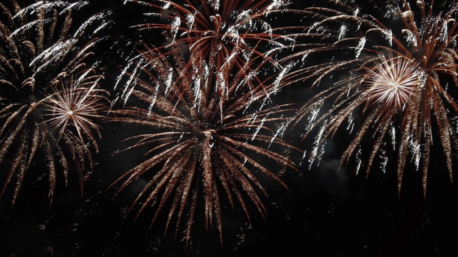 Trnder annagrak immortala dei fuochi d'artificio con la funzione Light Painting.