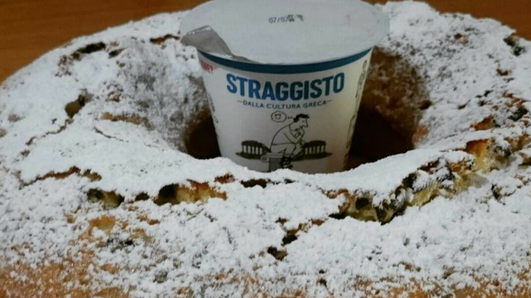 Ciambella di Straggisto e gocce di cioccolato