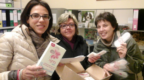 trnder BULGARIA felice con le amiche di ricevuto lo starter kit Lights by TENA