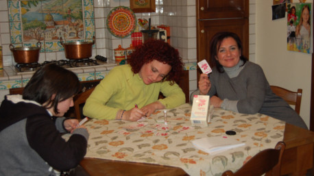 trnder portofino si diverte con le amiche a giocare con l'Ops!game :-)