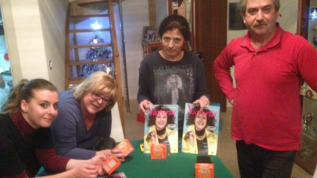 Il passaparola di trnder cinziabas con i parenti durante le feste di Natale.