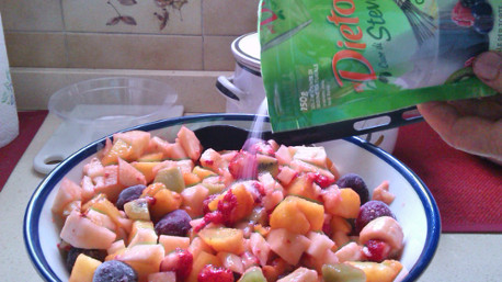 trnder barmic ha preparato una buona macedonia per la cena con i suoi amici. E... per dolcificare, non ha usato lo zucchero bensì myDietor Cuor di Stevia! Risultato: tutti entusiasti ;-).