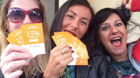 trnder antonella7714 ha approfittato del ritardo della sua istruttrice di pilates per parlare con entusiasmo dello shopping online con Zalando! 