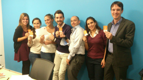 Pausa Zalando in ufficio: trnder Litti ha raccontato ai suoi colleghi delle particolarità di Zalando e ha regalato loro i buoni sconto. Grande entusiasmo per tutti!