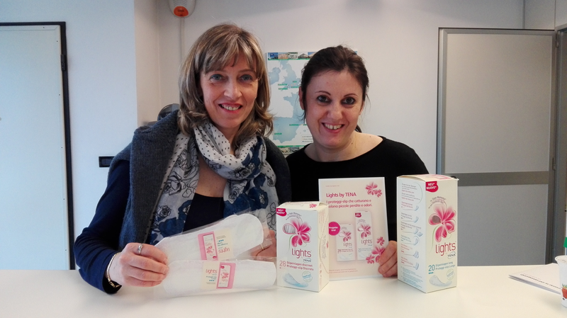 trnder chetta75 consegna i campioni Lights by TENA nelle due versioni a Stefania che ha gradito molto e non vede l'ora di provarli ;-)!