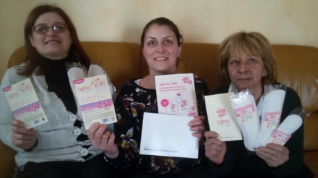 trnder marylisa invita a casa la sua vicina di casa per farle conoscere i proteggi-slip Lights by TENA!