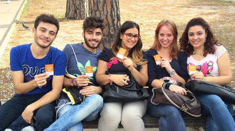 trnder Melyme83 porta Zalando al parco con gli amici