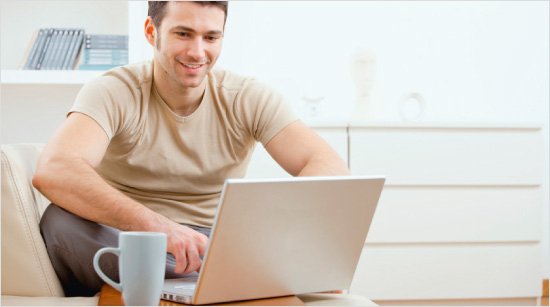 … che permette di fare shopping dove e quando si vuole, seduti comodamente sul divano di casa... 