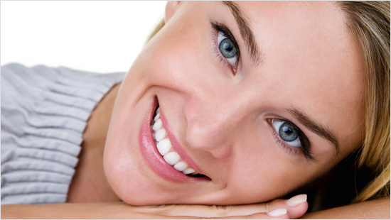 Il segreto di Zendium? La sua formula contenente enzimi e proteine naturalmente presenti nella saliva, che rafforzano le difese naturali della bocca. 