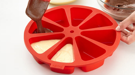 Voor de perfectionistische bakkers onder ons: met deze taartvorm krijg je perfect voorgesneden taart!