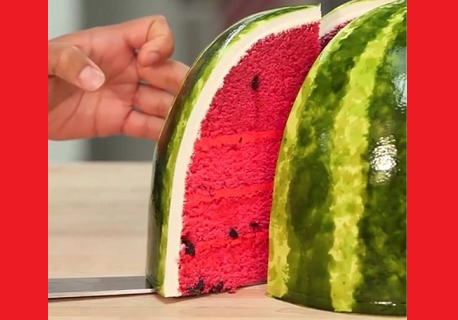 Is het een supergezonde watermeloen? Of is dit een iets minder healthy snack? Bron: https://howtocakeit.com/products/watermelon-cake