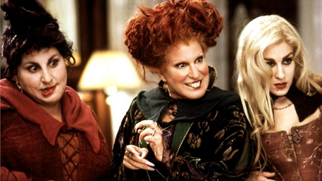 Hocus Pocus: Dé Halloweenklassieker voor iedereen die meer houdt van grappig dan van eng. Tiener Max wekt tijdens Halloween een gemeen heksentrio tot leven. Leuk om te kijken met je (stoere) kinderen!