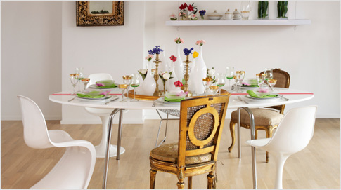 Een aangename geur in je huis speelt een veel grotere rol dan je misschien denkt. Bij de uitstraling die jij hebt gecreëerd, past een geur die de inrichting complementeert en jou en je gasten thuis laat voelen. Sfeer kun je ruiken.