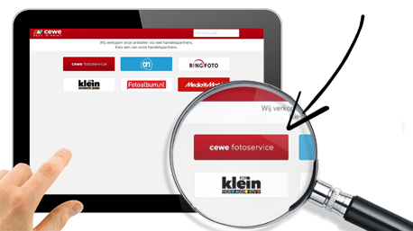 ...zie je het scherm met de partners van CEWE. Klik hier op de button 'CEWE Fotoservice'. In dit project ontwerpen we...