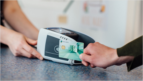 Wereldwijd betalen miljoenen mensen op deze nieuwe manier; overal waar je dit logo ziet… 