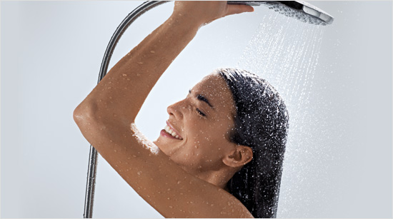 …en de Rain-straal die efficiënt alle shampoo snel en grondig uit het haar spoelt. Deze drie…