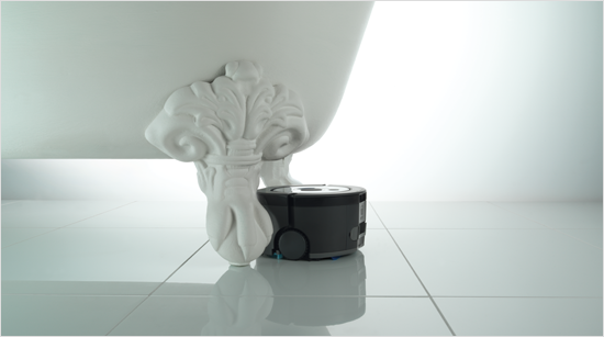 Met één druk op de knop verwijdert de stofzuigrobot vuil, stof en haar ook op moeilijk bereikbare plekken.