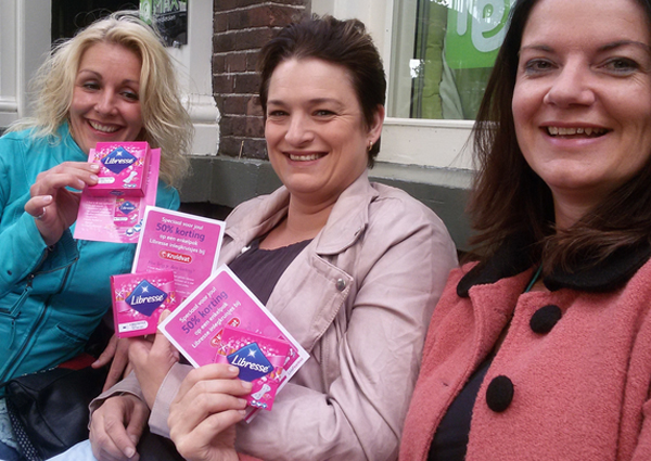 Mijn buurvrouwen waren erg blij met het feit dat ze nu eens NIET voelden dat er iets in hun ondergoed zit. Het zit comfortabel, het ademt en neemt genoeg op. Kortom: topproduct.