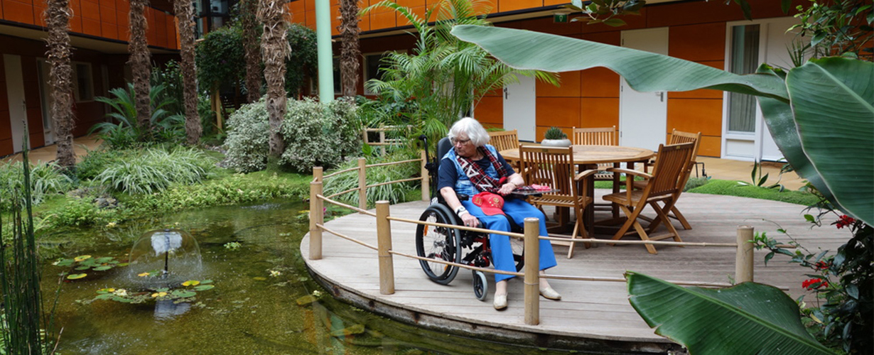 … eenzaamheid bij ouderen veel voor. Van de 75- tot 85-jarigen voelt bijna 50% zich eenzaam en van de mensen boven de 85 is dat zelfs bijna 60%.* 