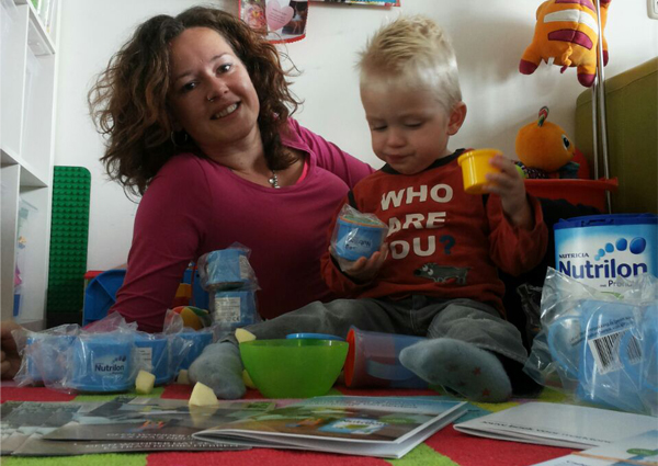 "Ik vertelde dat mijn jongste alweer 1 was geworden, en dat de ontwikkeling na dat jaar nog steeds heel snel gaat en peuters nog dagelijks van alles leren en ontdekken. Ik vertelde dat ze vanaf 1 jaar wel gewone melk mogen drinken, maar dat daar niet alle