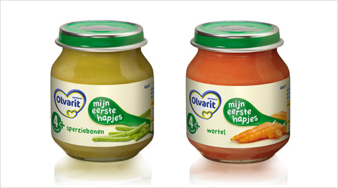 …Maar ieder kindje op zijn eigen tijd. De één lust met 4 maanden al allerlei hapjes, de ander is met 5 maanden nog heel tevreden met vertrouwde borst-of flesvoeding. Start, in overleg met je consultatiebureau, met enkelvoudige groentehapjes.