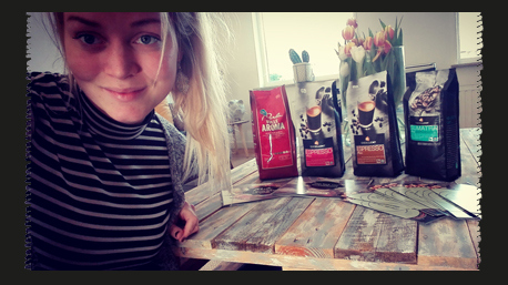 trnd-partner Jill1994 toonde aan de start van het project trots haar startpakket met koffiebonen.