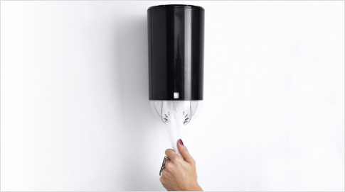 … Plenty Easypull Mobile ook hangend te gebruiken is door middel van het bijgeleverde ophangmechanisme? Hang hem tijdens het koken op in de keuken. Ben je klaar en is de tafel gedekt? Haal de dispenser dan los uit de houder en zet hem op de keukentafel.