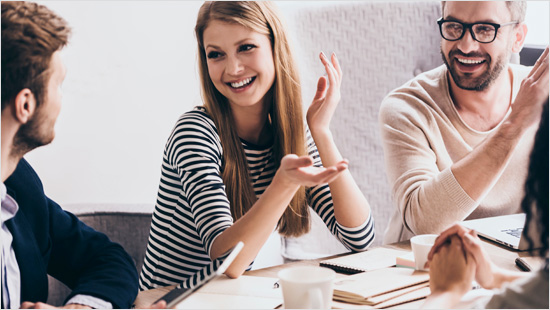 Podziel się jogurtami Jogobella ze znajomymi z pracy. W Przewodniku Projektu Jogobella znajdziesz wiele ciekawostek na temat zrównoważonej diety, którymi możesz się z nimi podzielić. Na pewno ich zaciekawią!