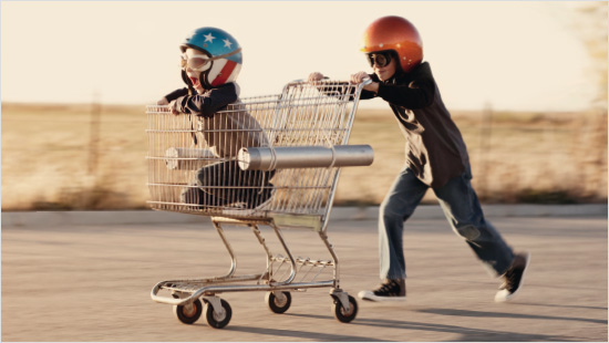 Wybierz się na zakupy ze swoją pociechą i zakup maksymalnie 24 kubeczki Danonków za kwotę nie większą niż 35 zł (w projekcie biorą udział Danonki Mini 4x50g/8x50g jak i Danonki Mega 4x90g).