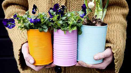 Vasos em latas recicladas