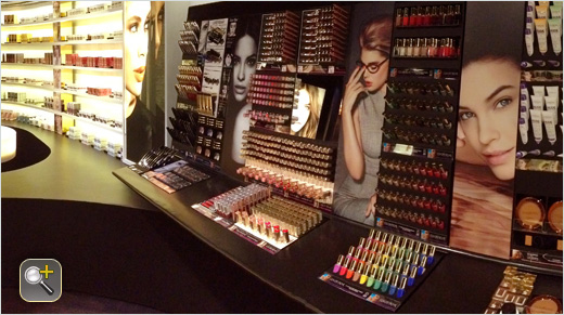 …um espaço de compra, aconselhamento e experiência de beleza, que representa a visão de L’Oréal Paris: tornar os sonhos de beleza realidade.