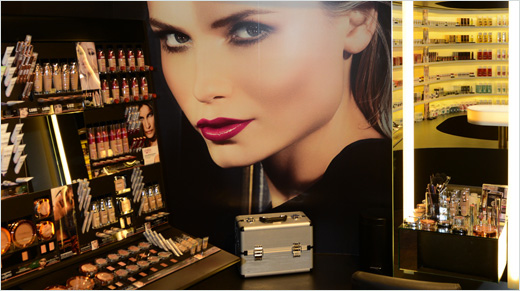 Quem merece experienciar uma sessão de make-over na primeira Beauty Boutique L’Oréal Paris do mundo?