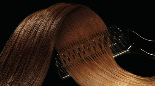 A escova profissional foi desenhada especialmente para facilitar a aplicação das Madeixas Californianas de forma rápida.