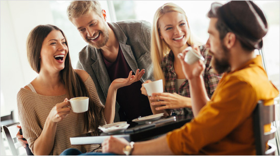 … para partilhar com todos os que nos rodeiam e degustar Mon Chéri em qualquer momento do dia: nas pausas do trabalho, a acompanhar um café, como sobremesa e sempre que nos apetecer.